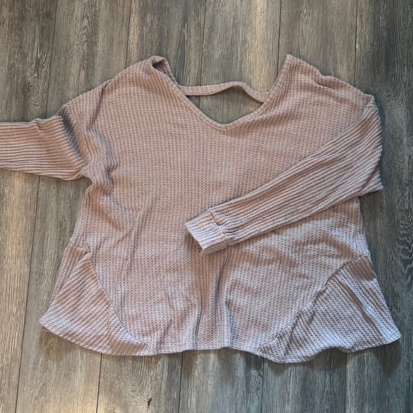 Pink AE Sweater - Size M - Picture 1 of 4